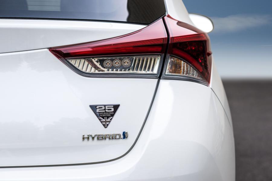 Детали экстерьера Toyota Auris Hybrid GB25 2017 года  (UK) (фото 8 из 46)